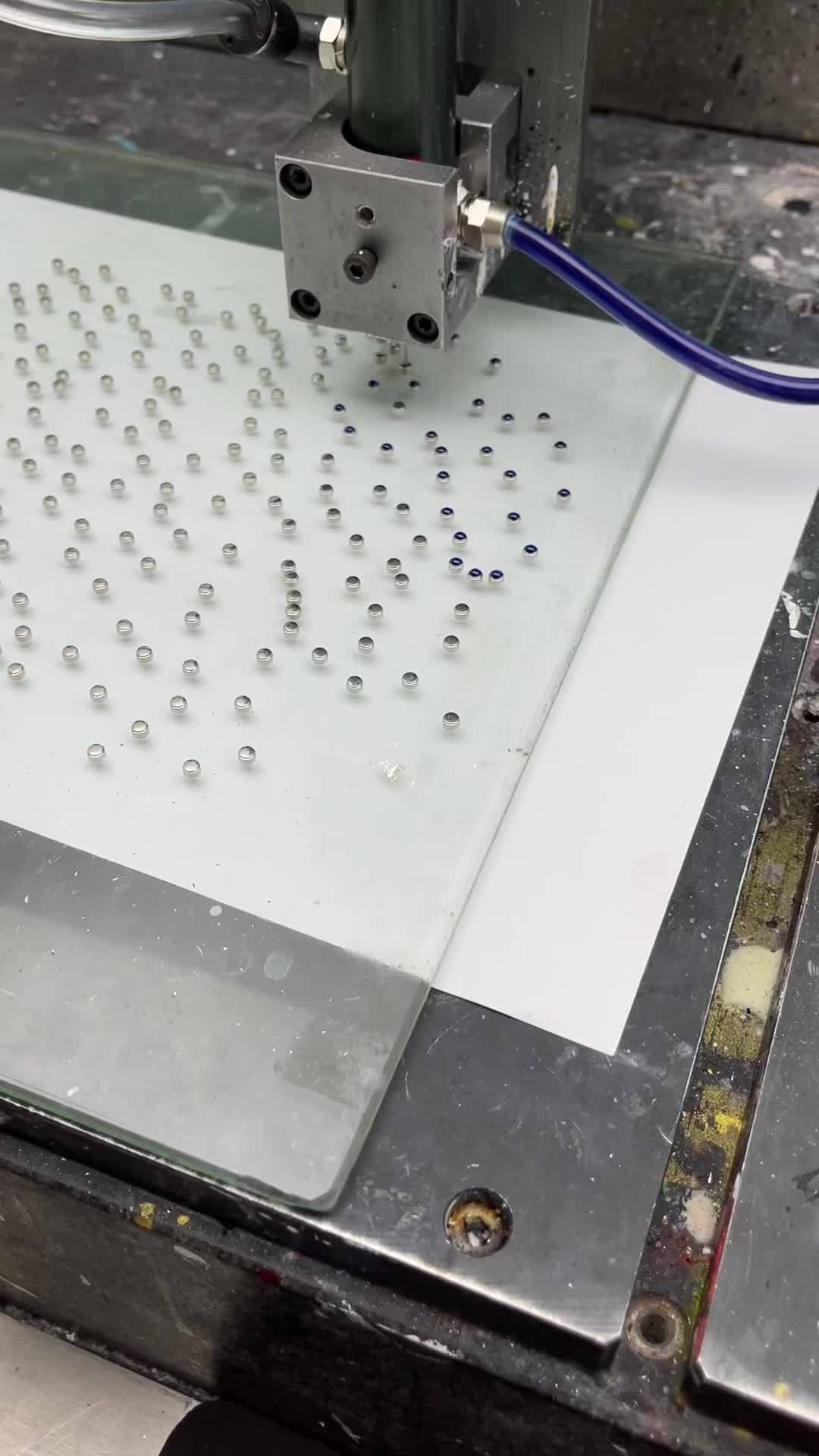 智能视觉点胶点漆设备 赋能精密制造，引领小产品点胶新纪元